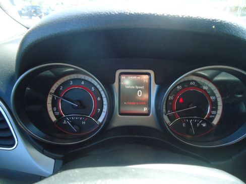 Used 2020 Dodge Journey FWD Crossroad image 11