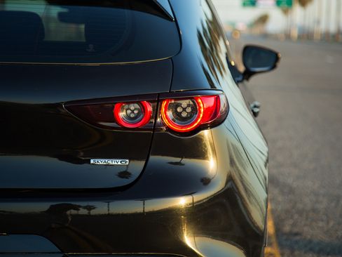 Used 2021 MAZDA MAZDA3 w/ Premium Package image 11