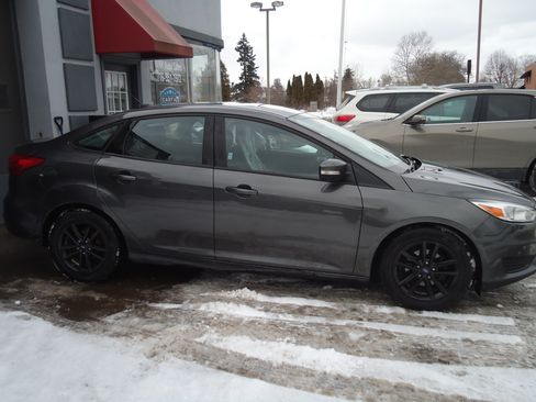 Used 2015 Ford Focus SE image 4