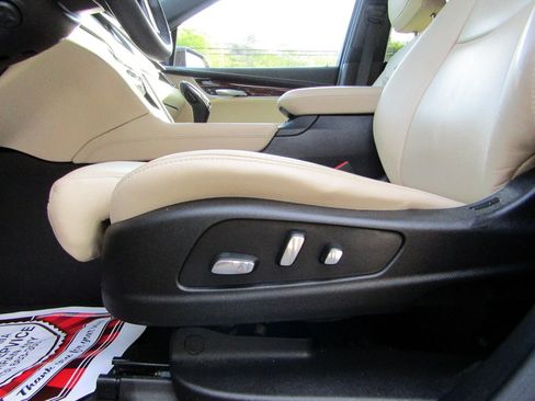 Used 2017 Cadillac XT5 AWD Luxury image 18