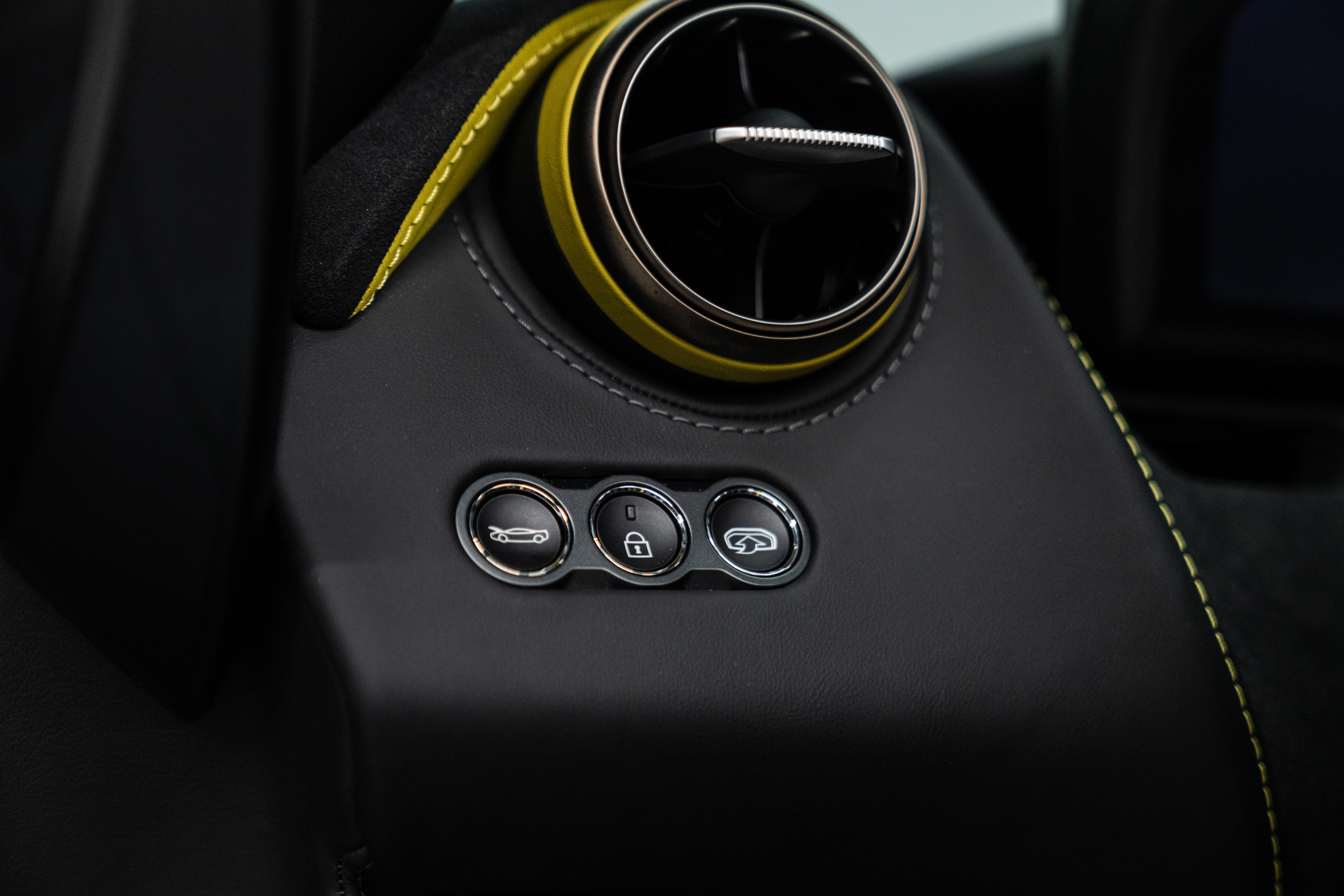 Used 2021 McLaren 720S Performance RWD image 36