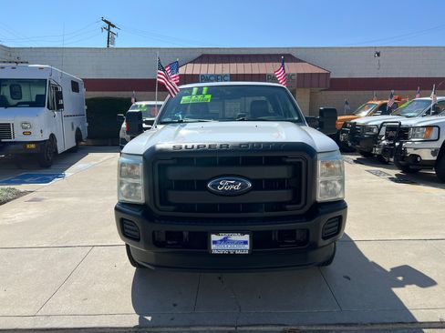 Used 2011 Ford F250 4x4 SuperCab Super Duty image 2
