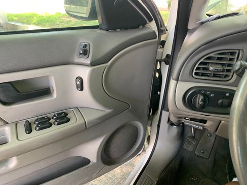 Used 2006 Ford Taurus SE image 9