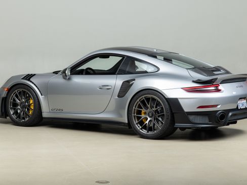 Used 2018 Porsche 911 GT2 RS image 4