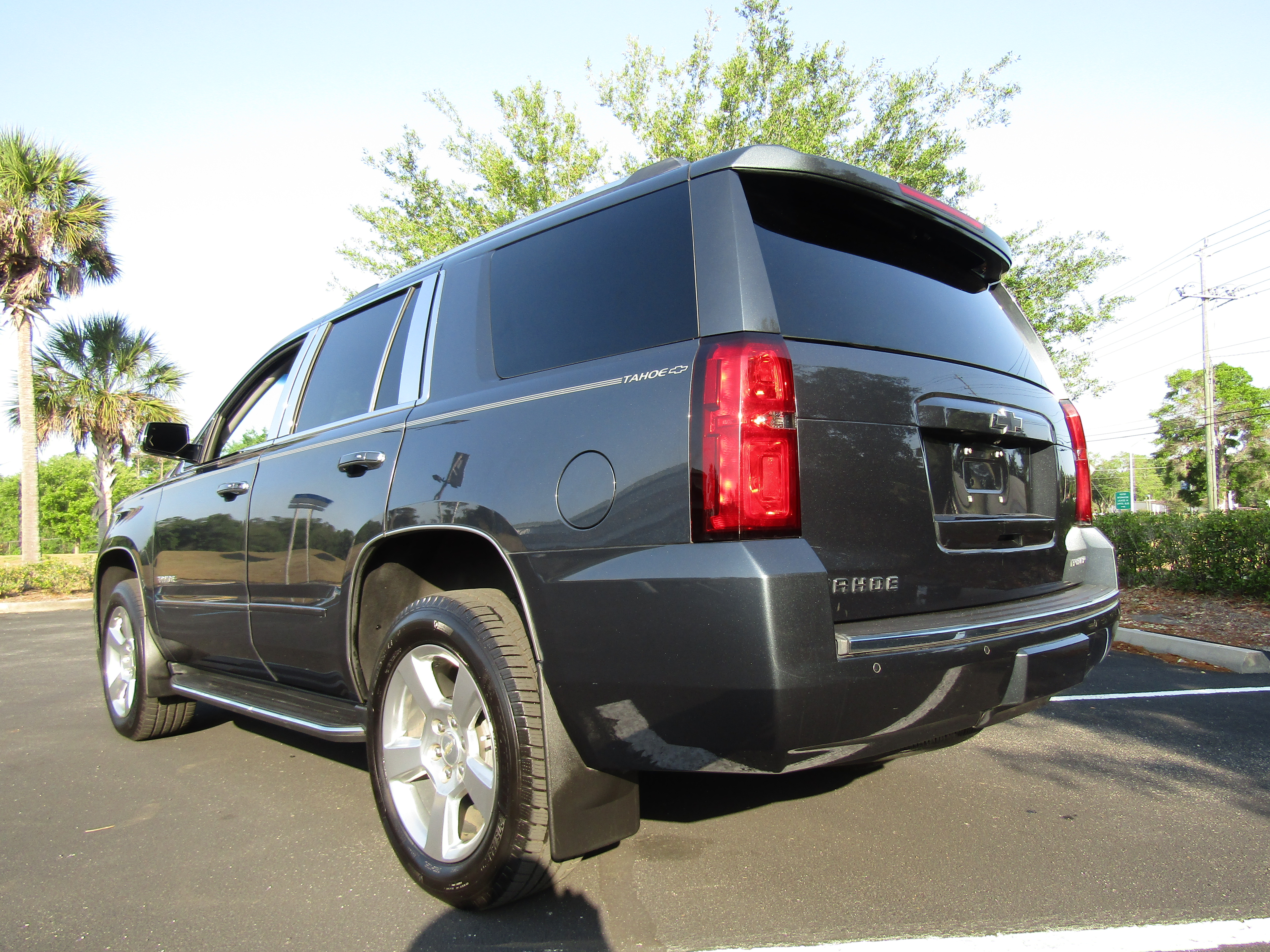 Used 2019 Chevrolet Tahoe Premier RWD image 3