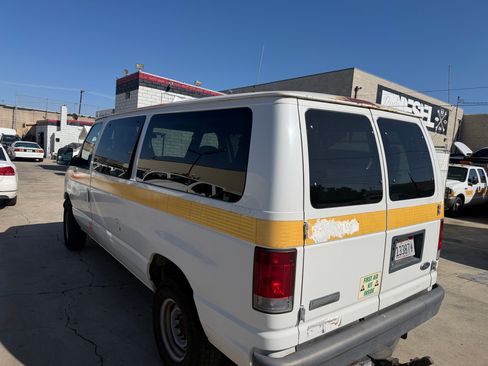 Used 2006 Ford E-350 and Econoline 350 Super Duty Wagon RWD image 4