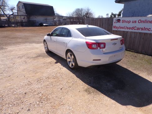 Used 2015 Chevrolet Malibu LTZ image 2