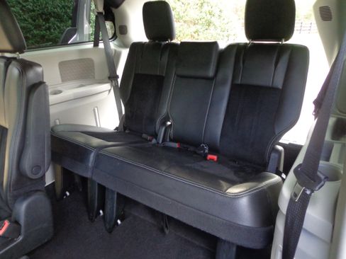 Used 2018 Dodge Grand Caravan SXT FWD image 14
