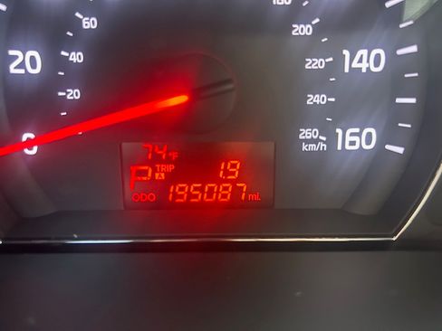 Used 2014 Kia Sorento FWD LX image 12