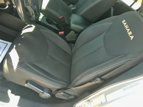 Used 2015 Jeep Wrangler 4WD Unlimited Sahara image 50