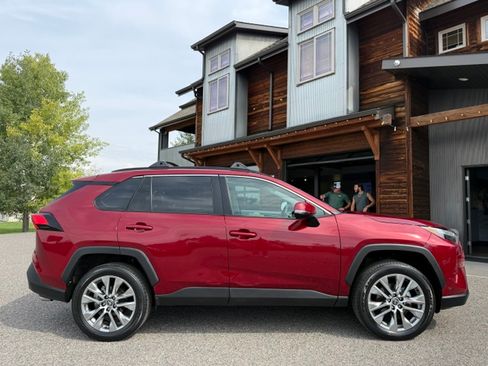 Used 2022 Toyota RAV4 AWD XLE Premium image 6