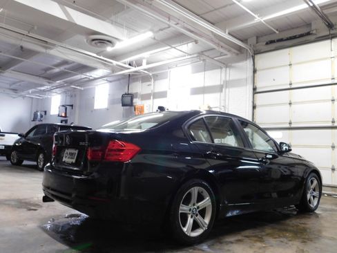 Used 2013 BMW 320i xDrive image 3