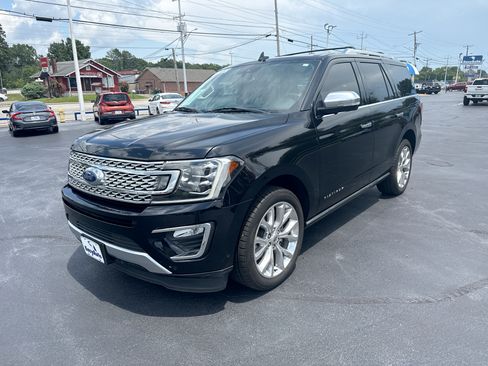 Used 2019 Ford Expedition 2WD Platinum image 2