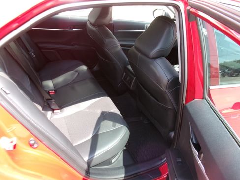 Used 2023 Toyota Camry XLE FWD image 8