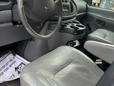 Used 2006 Ford E-250 and Econoline 250 image 9