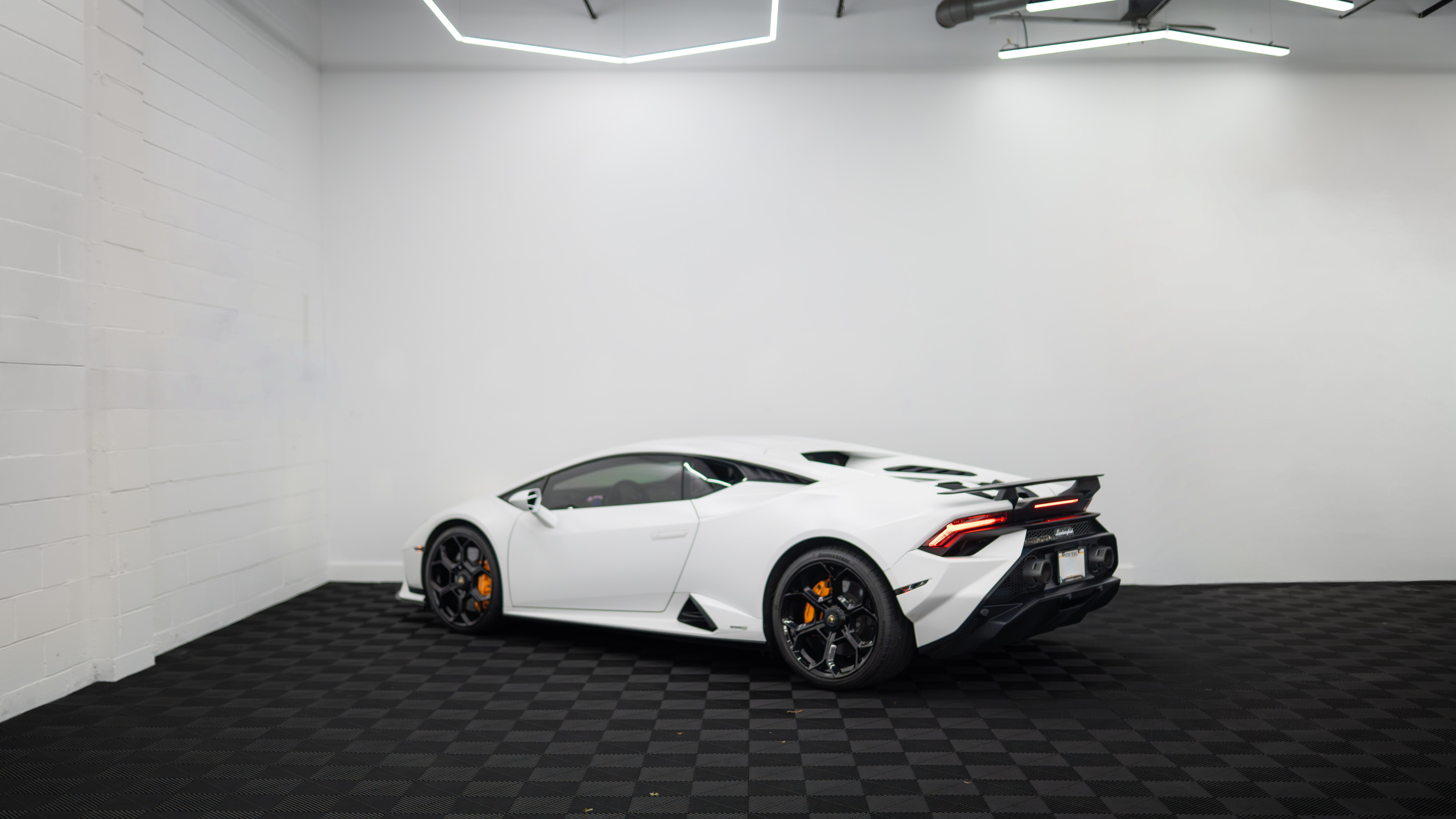 Used 2023 Lamborghini Huracan Tecnica Coupe RWD image 6
