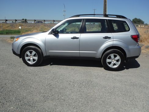 Used 2012 Subaru Forester 2.5X AWD/4WD image 2