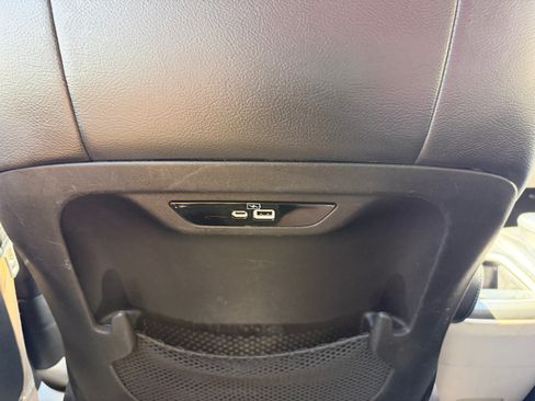 Used 2021 Chrysler Pacifica Touring-L FWD image 17