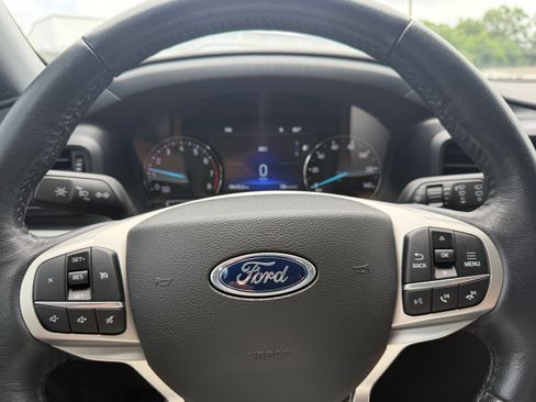 Used 2022 Ford Explorer 2WD XLT image 10