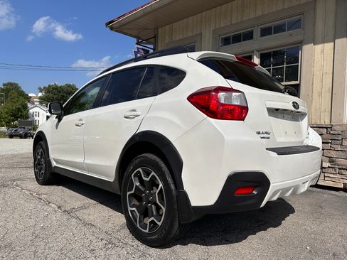 Used 2014 Subaru XV Crosstrek 2.0i Limited AWD/4WD image 3