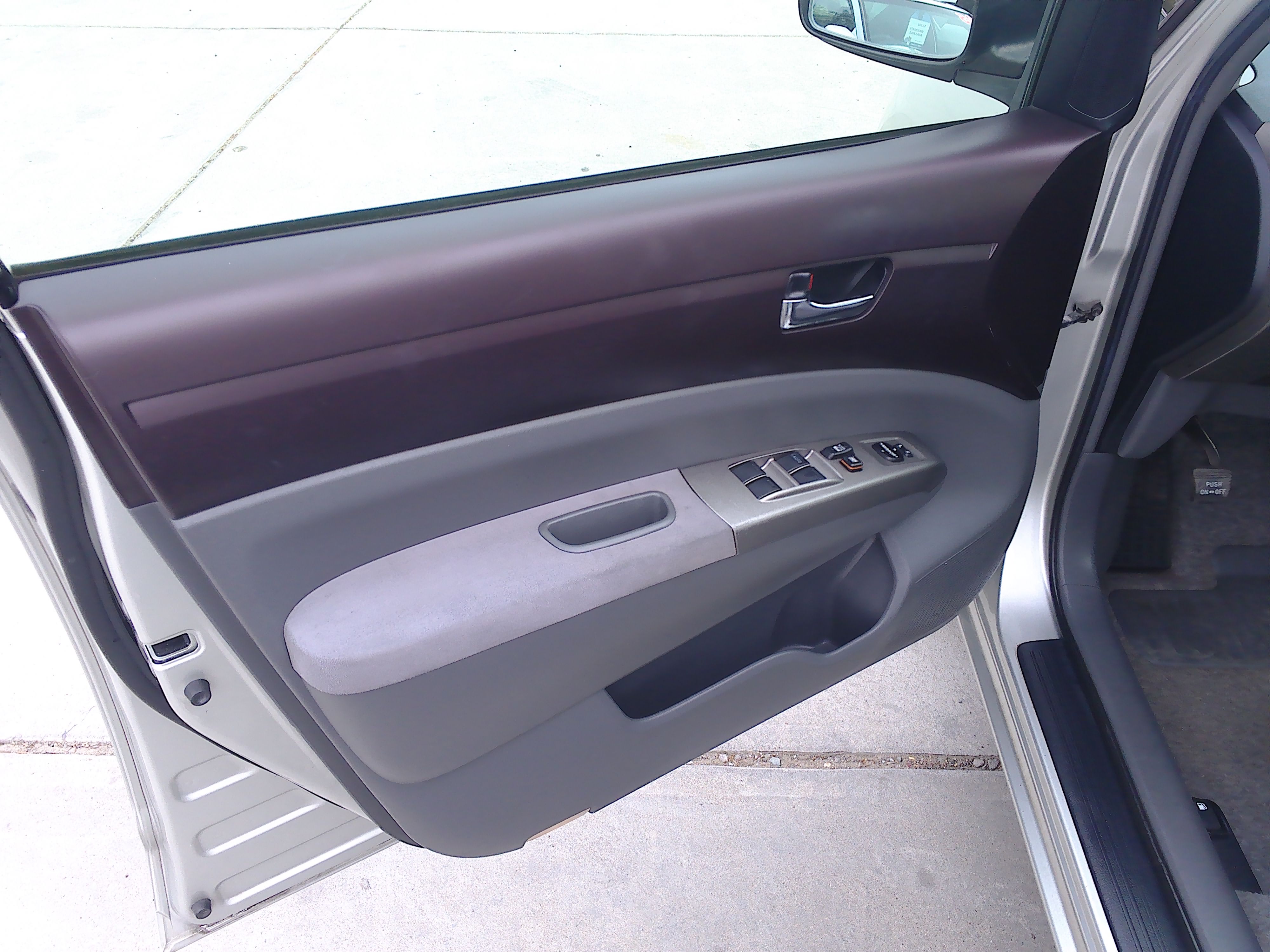 Used 2005 Toyota Prius Two FWD image 9