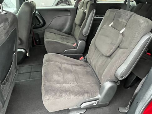 Used 2015 Dodge Grand Caravan SE image 9