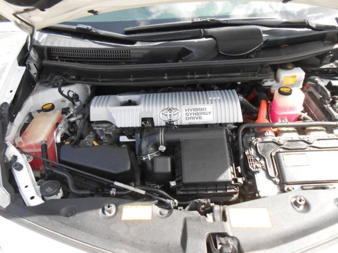 Used 2014 Toyota Prius V Two image 20