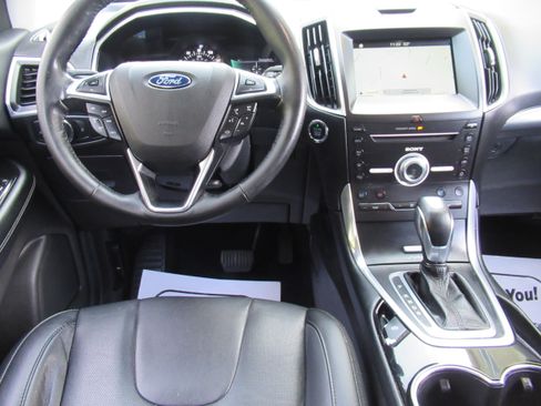 Used 2017 Ford Edge Titanium image 11
