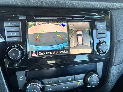 Used 2018 Nissan Rogue SV image 9