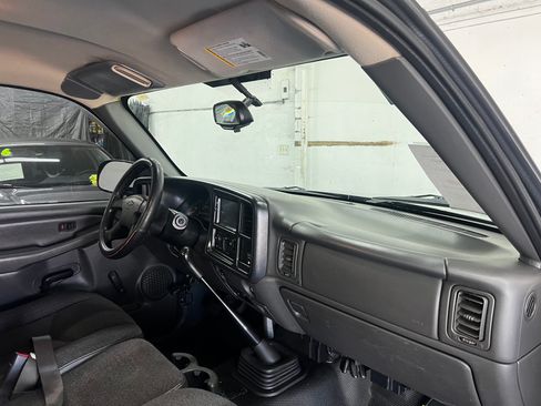 Used 2004 Chevrolet Silverado 1500 Classic W/T image 16