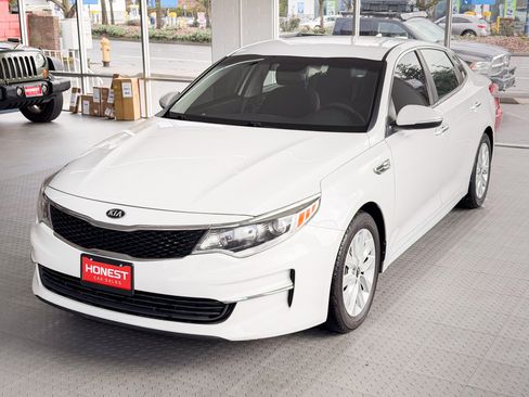 Used 2018 Kia Optima LX image 3