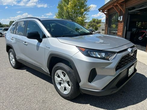 Used 2021 Toyota RAV4 LE image 2