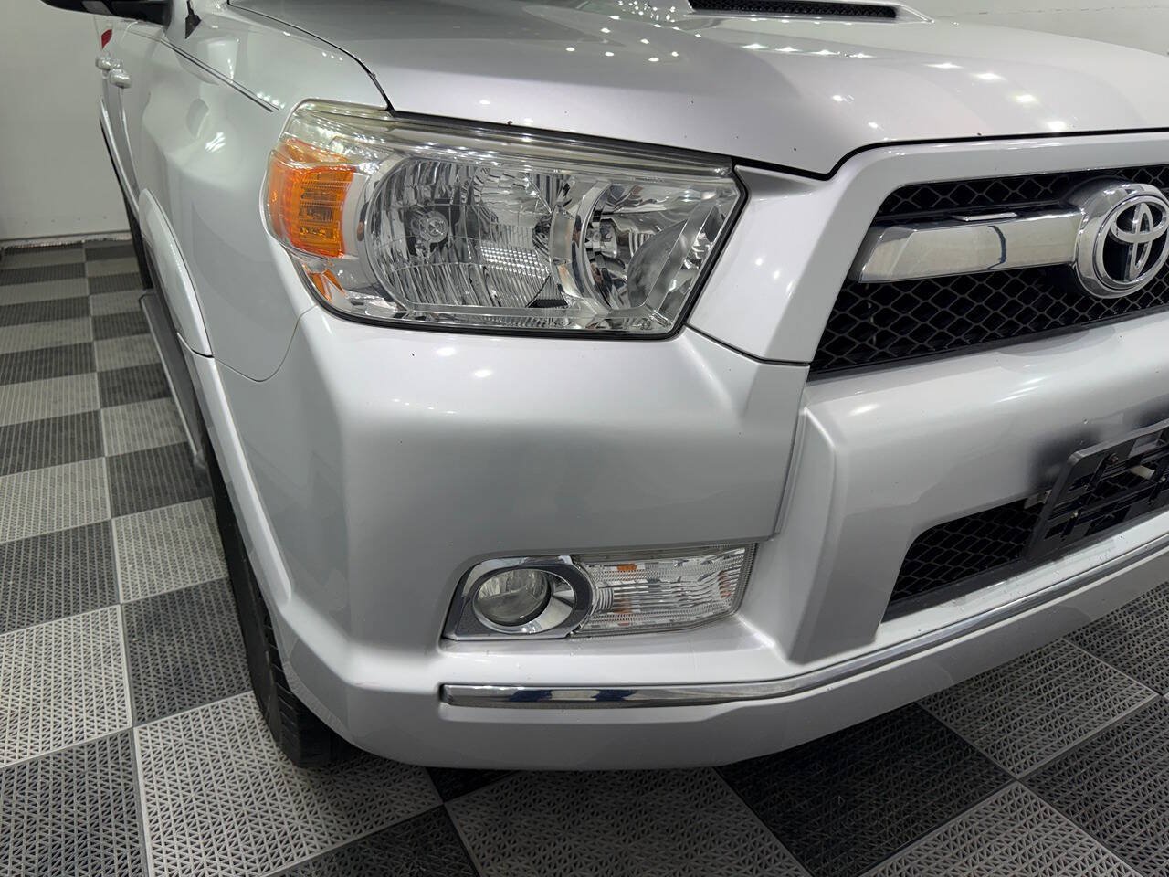 Used 2011 Toyota 4Runner SR5 w/ Convenience Pkg AWD/4WD image 4