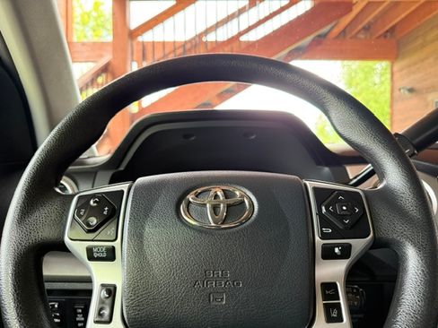 Used 2020 Toyota Tundra 4x4 CrewMax image 15