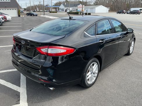 Used 2016 Ford Fusion SE image 4