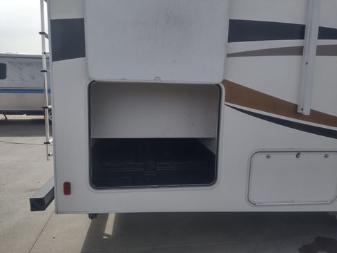 Used 2011 Ford E-450 and Econoline 450 image 64