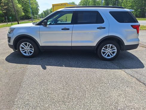 Used 2016 Ford Explorer image 4