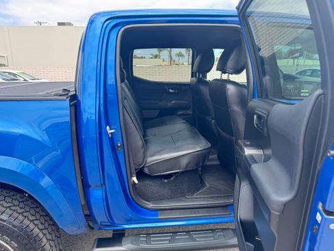 Used 2018 Toyota Tacoma TRD Sport RWD image 19