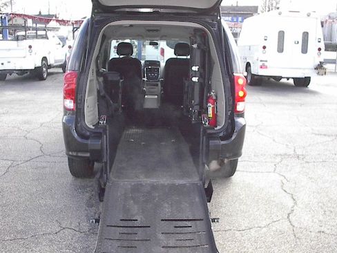 Used 2016 Dodge Grand Caravan SE image 18