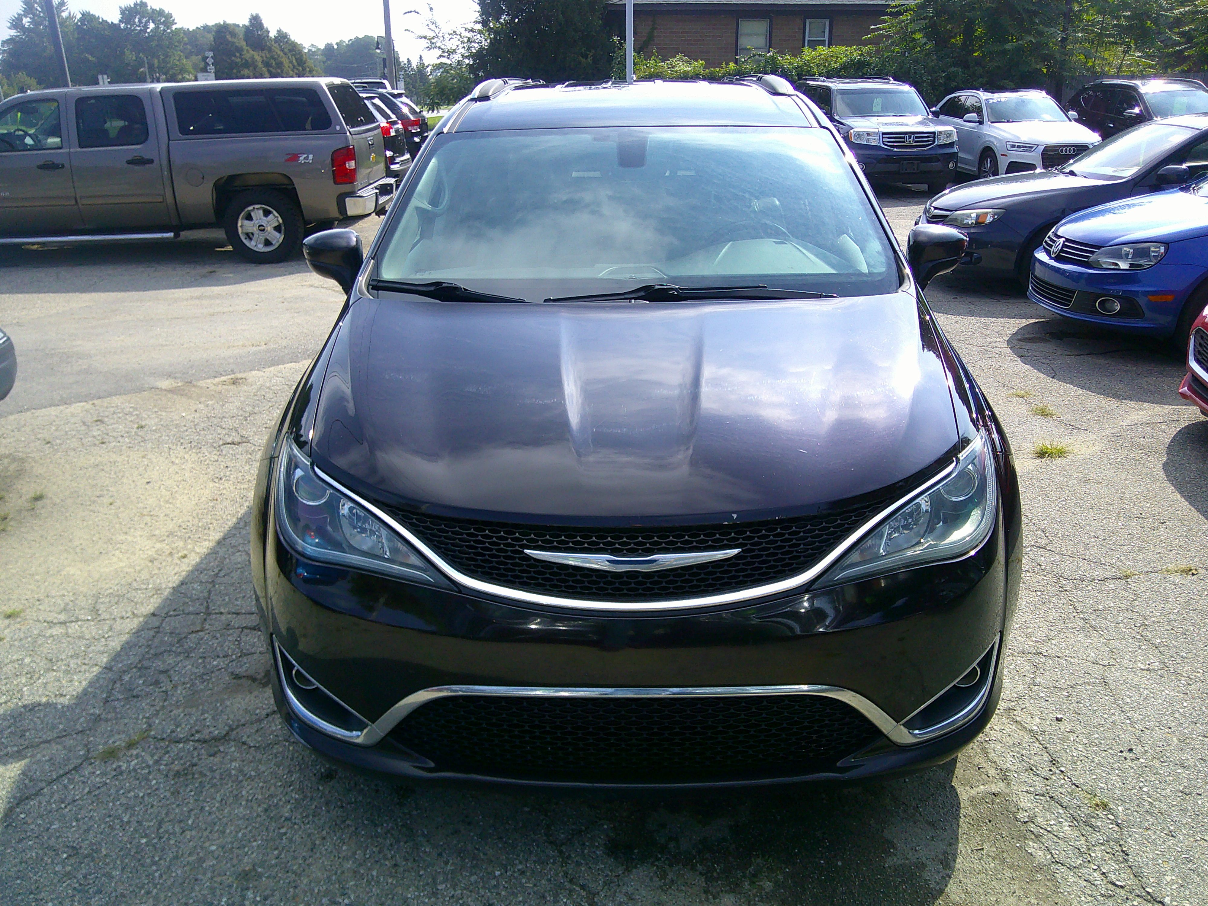Used 2017 Chrysler Pacifica Touring-L Plus FWD image 2