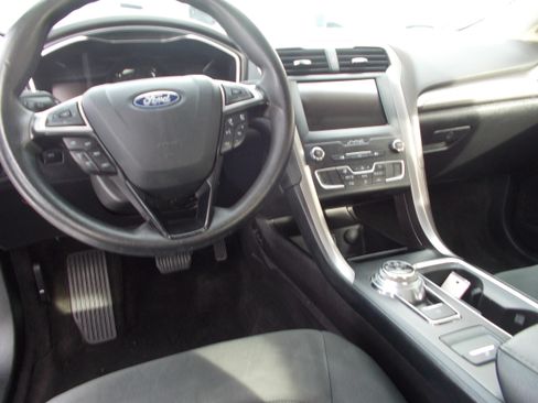 Used 2019 Ford Fusion SE image 19