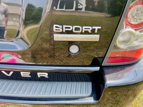 Used 2010 Land Rover Range Rover Sport Supercharged AWD/4WD image 14