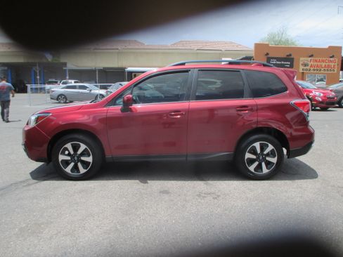 Used 2017 Subaru Forester 2.5i Premium AWD/4WD image 2