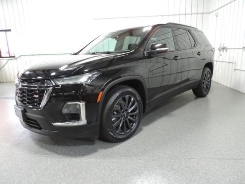 Used 2023 Chevrolet Traverse RS image 2