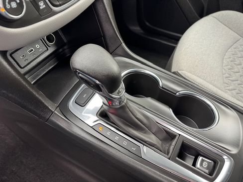 Used 2023 Chevrolet Equinox LS image 12