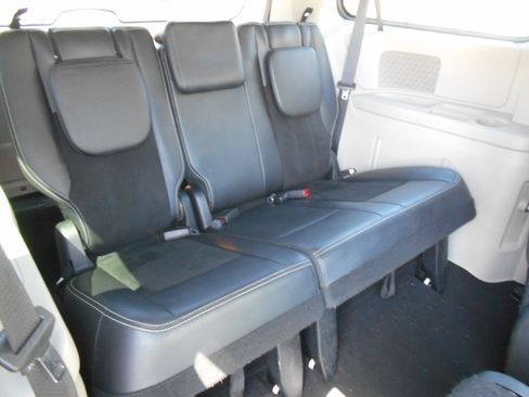 Used 2019 Dodge Grand Caravan SXT FWD image 8
