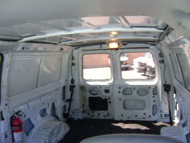 Used 2005 Ford E-250 and Econoline 250 UNAVAIL RWD image 16
