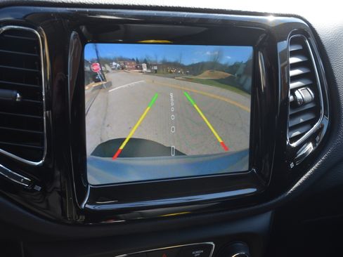 Used 2018 Jeep Compass Limited image 18