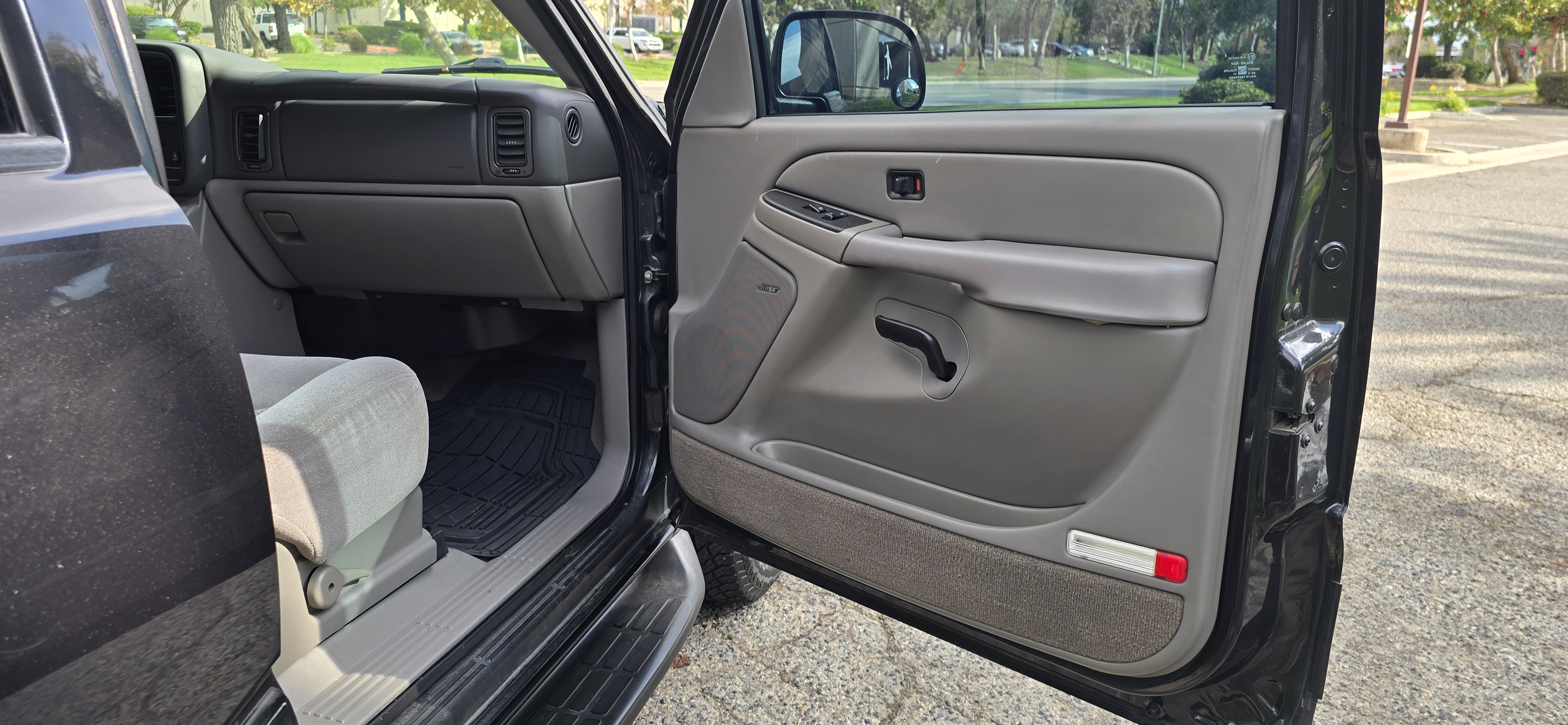 Used 2004 Chevrolet Tahoe 2WD image 23