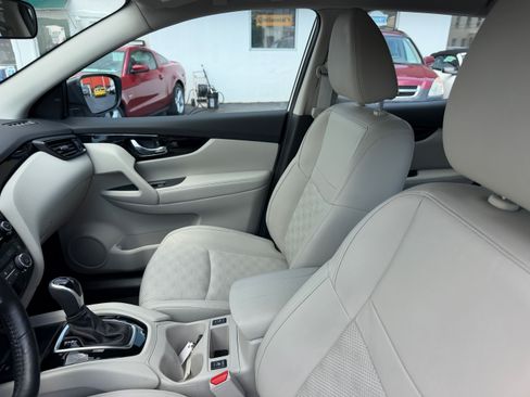 Used 2022 Nissan Rogue Sport AWD SV image 5